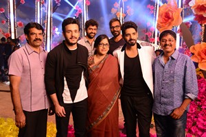 Aatadukundam Raa Movie Akhil Song Stills